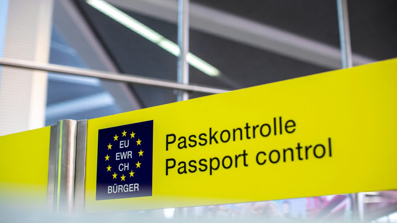 Alexander Radwan Migrationspolitik Passkontrolle